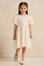 Load image into Gallery viewer, فستان جاكار باللون العاجي للبنات الصغار