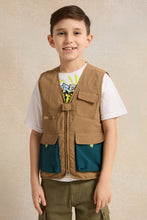 Load image into Gallery viewer, طقم أولاد (سترة بنية وقميص أبيض مطبوع) (قطعتان)