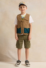Load image into Gallery viewer, طقم أولاد (سترة بنية وقميص أبيض مطبوع) (قطعتان)