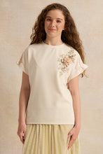 Load image into Gallery viewer, بلوزة مزينة بالزهور باللون البيج للفتيات الكبيرات