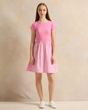 Load image into Gallery viewer, فستان وردي مخطط مع تنورة منسوجة للفتيات الكبيرات