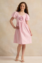 Load image into Gallery viewer, فستان وردي من قماش البوبلين مزهر للفتيات في سن الرشد