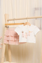 Load image into Gallery viewer, قميص باليرينا أبيض للبنات الرضع مع تنورة شبكية لامعة مطوية