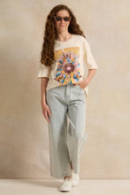 Load image into Gallery viewer, تي شيرت ميستيك كبير الحجم باللون البيج للفتيات الكبيرات