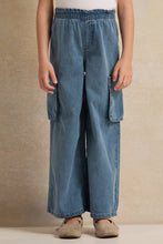 Load image into Gallery viewer, بنطلون جينز أزرق واسع الساق مع جيوب جانبية للبنات