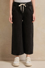 Load image into Gallery viewer, بنطلون جينز أسود قصير للفتيات الكبيرات