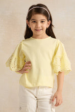 Load image into Gallery viewer, بلوزة كاجوال منقوشة باللون الأصفر للبنات