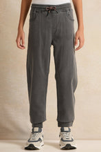 Load image into Gallery viewer, بنطال رياضي من قماش الدنيم الرمادي للأولاد الكبار