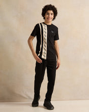 Load image into Gallery viewer, تي شيرت أسود مزخرف للأولاد الكبار