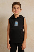 Load image into Gallery viewer, تي شيرت أسود للأولاد بدون أكمام وغطاء رأس
