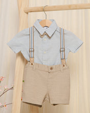 Load image into Gallery viewer, طقم قميص أزرق وبيج مع فيونكة للأولاد الرضع (3 قطع)
