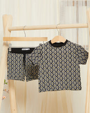 Load image into Gallery viewer, طقم مطبوع أسود للأولاد الرضع (قطعتين)