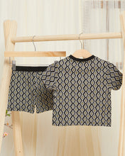 Load image into Gallery viewer, طقم مطبوع أسود للأولاد الرضع (قطعتين)