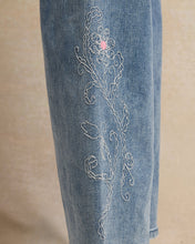 Load image into Gallery viewer, بنطلون جينز أزرق واسع الساق للفتيات الكبيرات