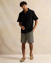 Load image into Gallery viewer, شورت رجالي مخطط باللون الأسود