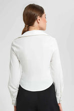 Load image into Gallery viewer, White Collared Long Sleeved Blouse بلوزة بأكمام طويلة باللون الأبيض
