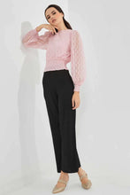 Load image into Gallery viewer, بلوزة بلون وردي مزينة بنسيج مطاطي