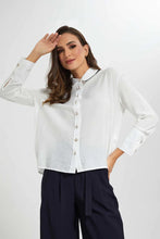 Load image into Gallery viewer, بلوزة بأزرار باللون العاجي