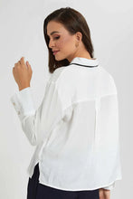 Load image into Gallery viewer, بلوزة بأزرار باللون العاجي