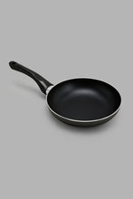 Load image into Gallery viewer, مقلاة ألومنيوم باللون الأسود غير لاصقة (22 سم)
