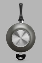 Load image into Gallery viewer, مقلاة ألومينيوم غير لاصقة باللون الأسود (26 سم)