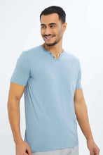Load image into Gallery viewer, تيشيرت باللون الأزرق بياقة نوتش للرجال