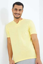 Load image into Gallery viewer, تيشيرت أصفر بياقة نوتش للرجال