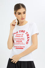 Load image into Gallery viewer, تيشيرت مطبوع بأكمام قصيرة باللون الأبيض للنساء