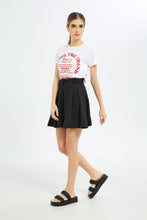 Load image into Gallery viewer, تيشيرت مطبوع بأكمام قصيرة باللون الأبيض للنساء