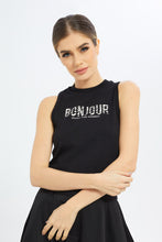 Load image into Gallery viewer, تيشيرت مطبوع باللون الأسود للنساء