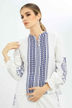 Load image into Gallery viewer, بلوزة باللون الأبيض والأزرق بطبعة للنساء