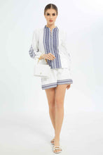 Load image into Gallery viewer, شورت باللون الأبيض و الأزرق مع حزام للنساء