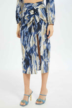 Load image into Gallery viewer, تنورة باللون الكحلي بتفاصيل جانبية للنساء