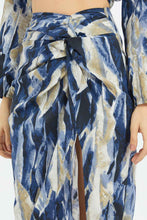 Load image into Gallery viewer, تنورة باللون الكحلي بتفاصيل جانبية للنساء