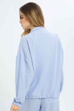 Load image into Gallery viewer, بلوزة مجعدة باللون الأزرق للنساء