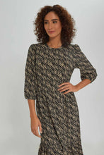 Load image into Gallery viewer, فستان مطبوع باللون الأسود والبيج للنساء