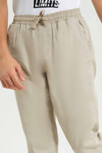 Load image into Gallery viewer, بنطلون رياضي باللون البيج للأولاد الكبار