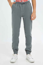 Load image into Gallery viewer, بنطلون جوغر باللون الرمادي للأولاد الكبار