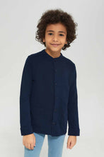 Load image into Gallery viewer, قميص سادة باللون الكحلي للأولاد الصغار