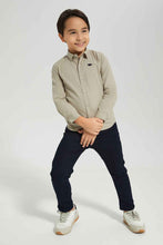 Load image into Gallery viewer, قميص كاجوال مخيط باللون البيج للأولاد الصغار