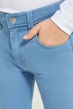 Load image into Gallery viewer, بنطلون جينز باللون الأزرق للأولاد الصغار