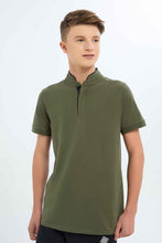 Load image into Gallery viewer, قميص بولو باللون الزيتي للأولاد الكبار