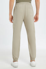 Load image into Gallery viewer, بنطلون رياضي بخصر مطاطي باللون البيج للأولاد الكبار