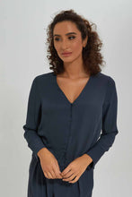 Load image into Gallery viewer, بلوزة رقبة V باللون الأزرق للنساء