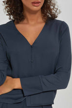 Load image into Gallery viewer, بلوزة رقبة V باللون الأزرق للنساء