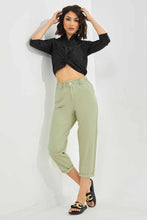 Load image into Gallery viewer, قميص قصير باللون الأسود للنساء