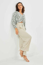 Load image into Gallery viewer, بلوزة مكشكشة مطبوعة قصيرة بألوان متعددة للنساء