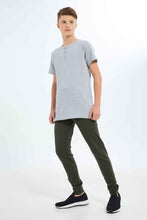 Load image into Gallery viewer, بنطال زيتوني نشط للأولاد الكبار