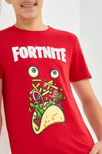 Load image into Gallery viewer, تيشيرت باللون الأحمر بطبعة فورتنايت للأولاد الكبار