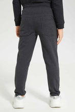 Load image into Gallery viewer, جوغر بخصر مطاطي باللون الرمادي الداكن للأولاد الصغار